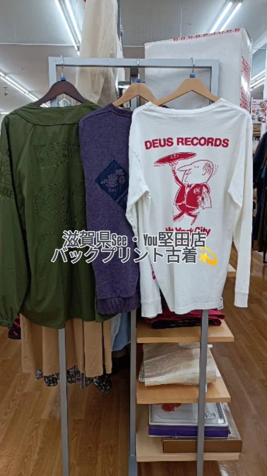 滋賀県古着　See・You堅田店👔

バックプリントがおしゃれな古着のご紹介！！

春のおでかけにぴったりのお洋服です🌷

買い取りもお待ちしております！

#おしゃれ古着のseeyou #古着 #メンズ古着
